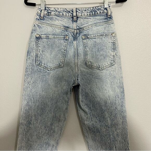 Free People We The Free Zuri Hi Rise Button Fly Mom Jeans Sz 26 Light Acid Wash - Picture 12 of 14